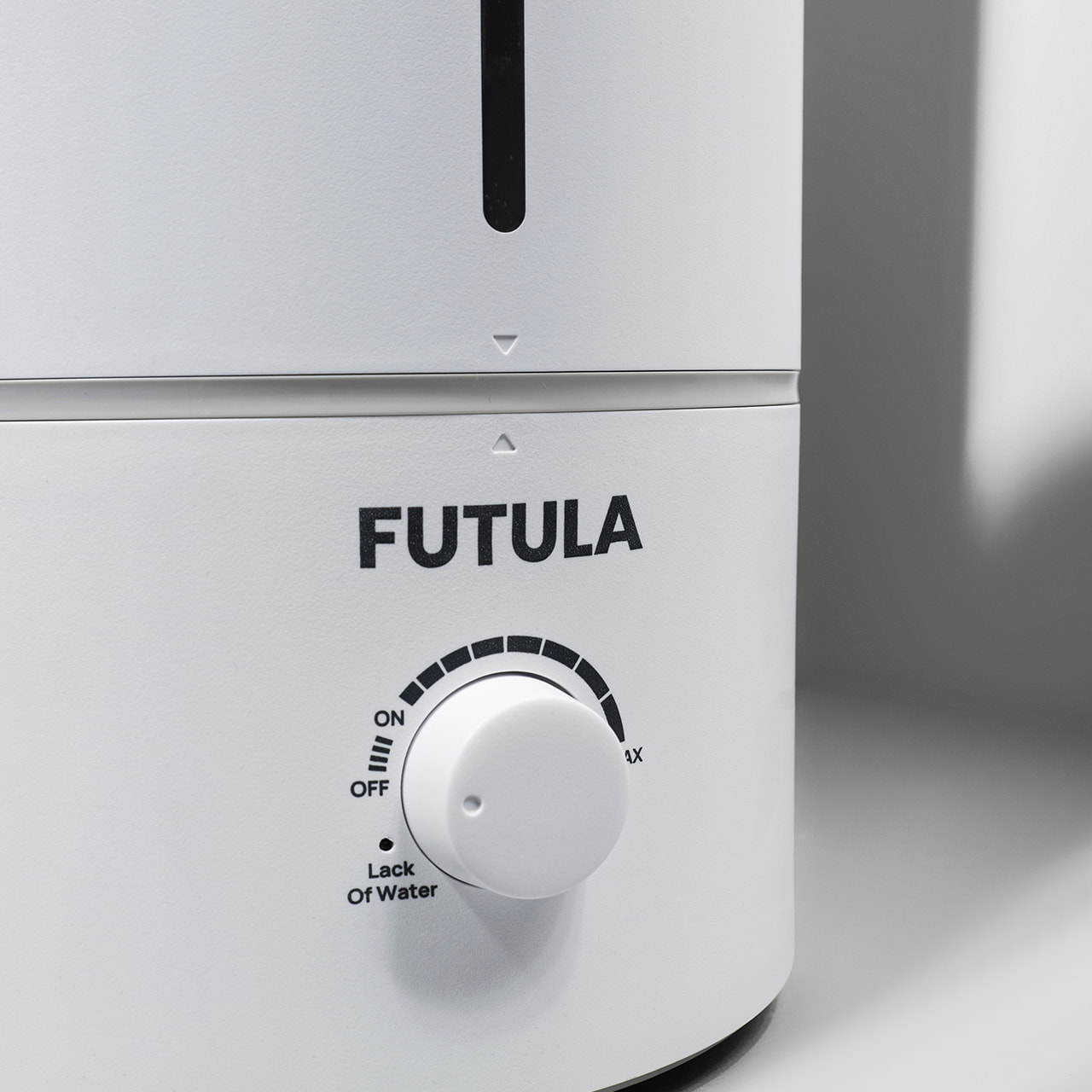 Futula Humidifier H2 крайне прост в использовании: включение и регулировка мощности осуществляются с помощью поворотного колеса на лицевой части устройства