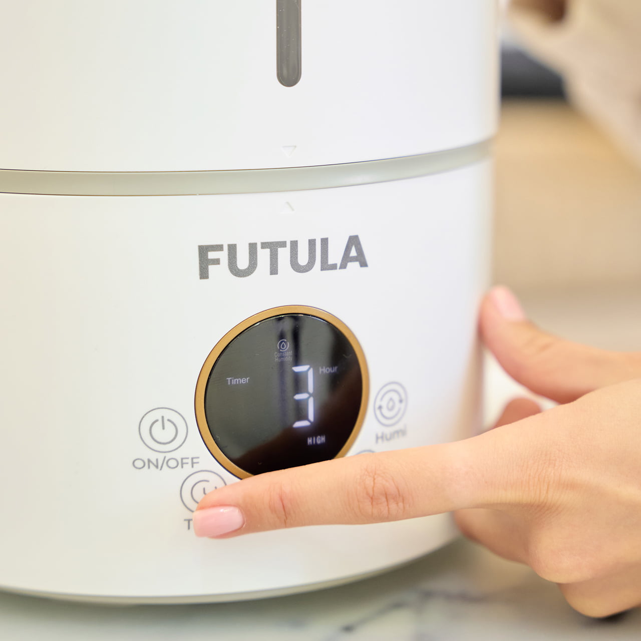 Futula Humidifier H2S крайне прост в использовании: включение и настройка интенсивности увлажнения воздуха осуществляются с помощью сенсорных кнопок на лицевой части устройства