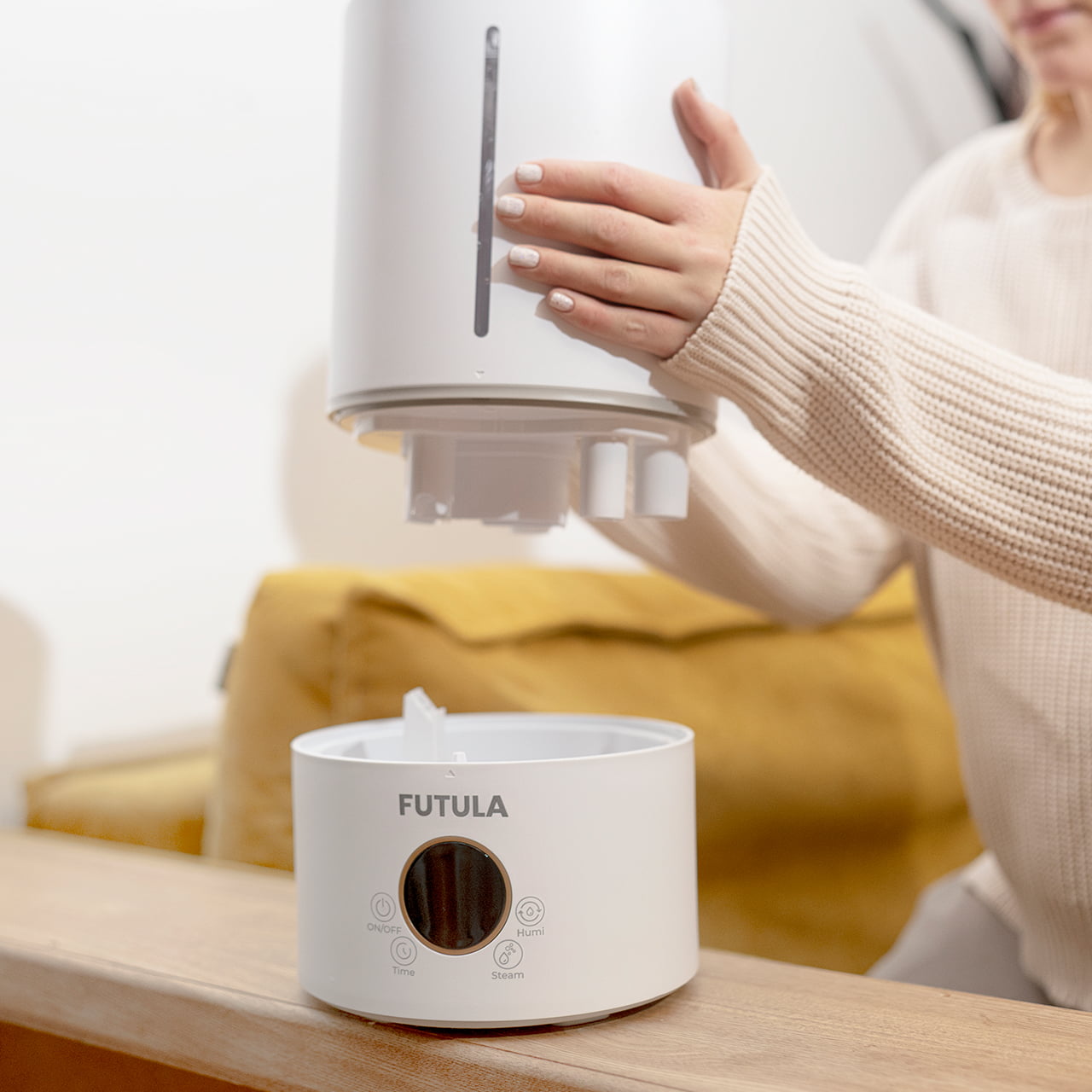 Благодаря разборной конструкции Futula Humidifier h2sS прост в обслуживании: ёмкость для воды легко отделяется от испарительной камеры и всё можно тщательно промыть по отдельности