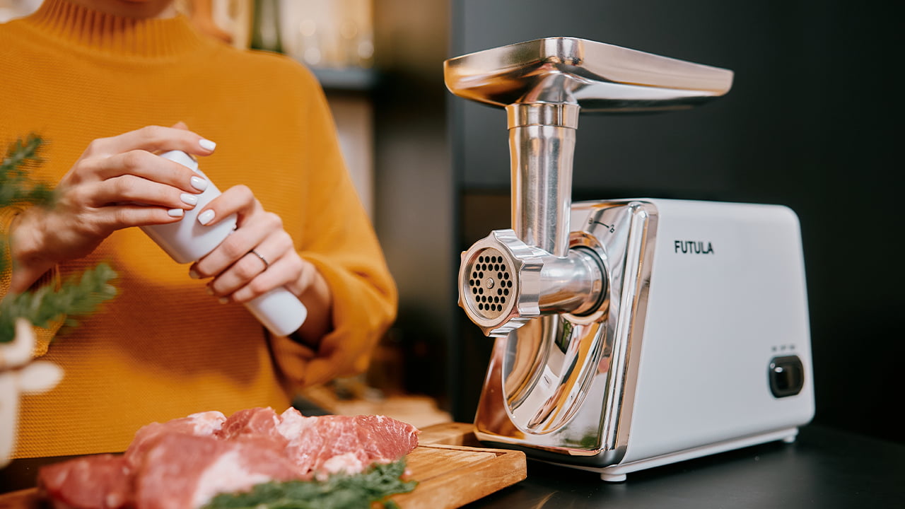 Откройте дверь в мир кулинарных возможностей с невероятно эффективной и доступной мясорубкой Futula MG4