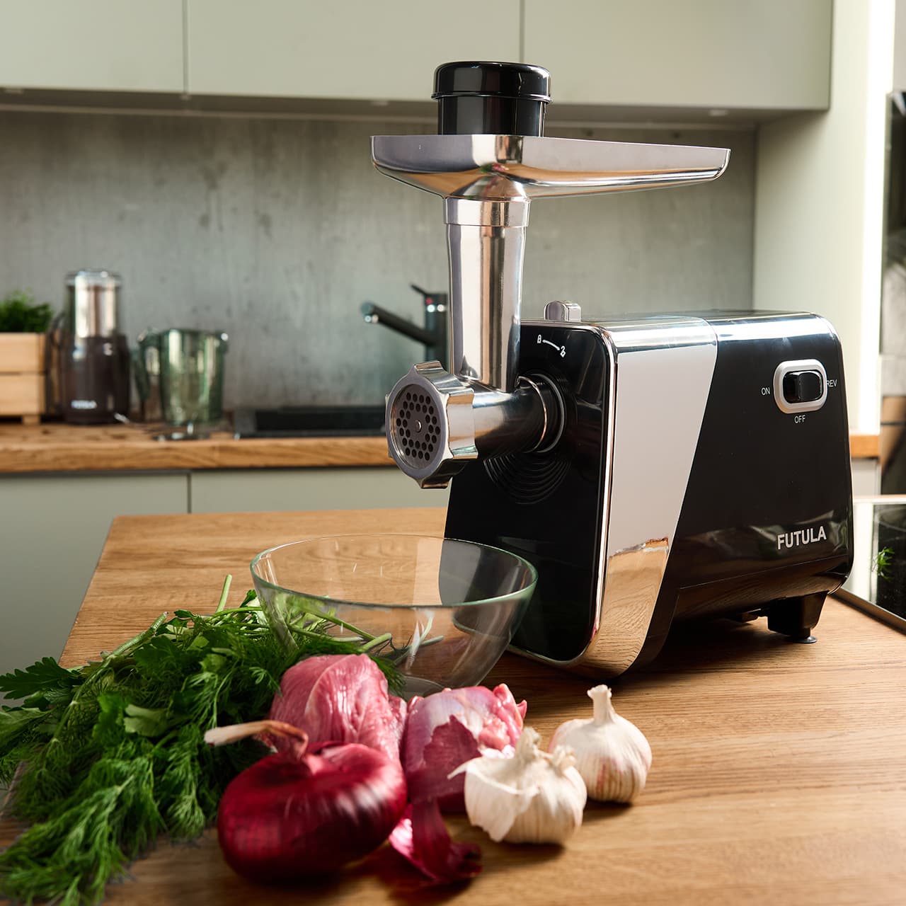 Мясорубка Futula MG8 впечатлит вас не только своей мощностью, но и вольёт дух современного дизайна в каждый уголок вашей кухни!