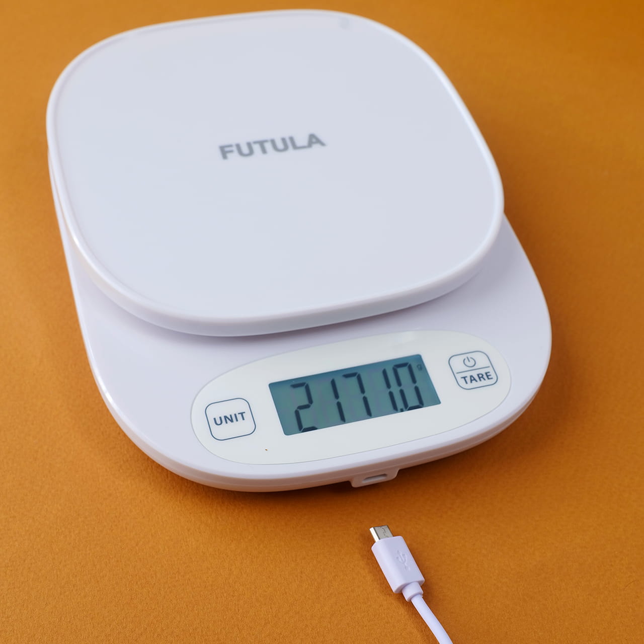 В отличие от младших моделей, Futula Kitchen Scale 4 оснащены встроенным аккумулятором на 800 mAh, который обеспечивает гаджету длительное время автономной работы. Зарядка батареи осуществляется через порт micro-USB